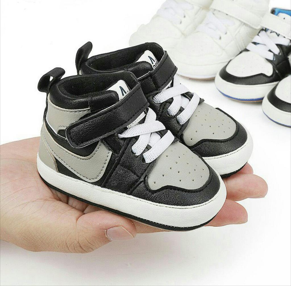 کتانی نایکی طوسی ساق دار ۵۰۲۵