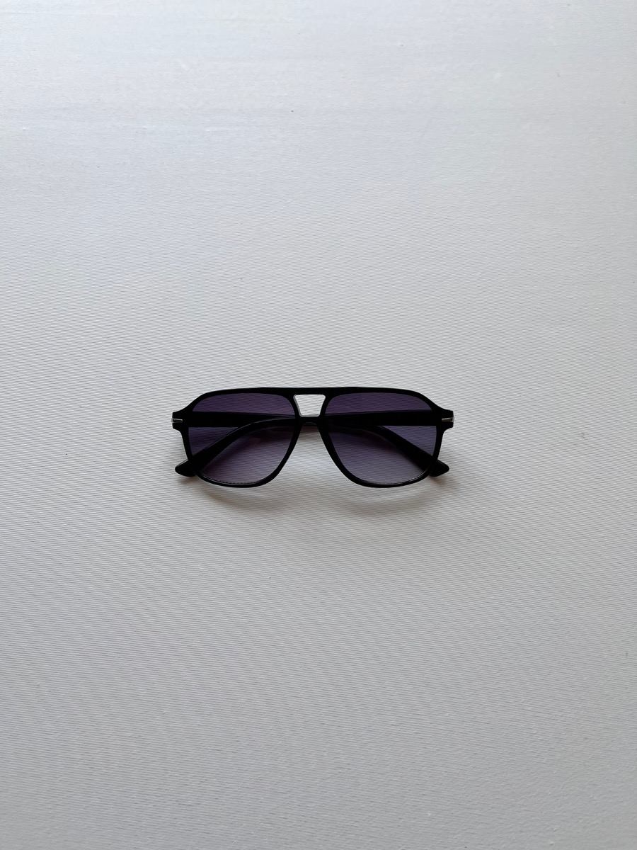 عینک سیاه پرادا بیضی ۶۰۴۴