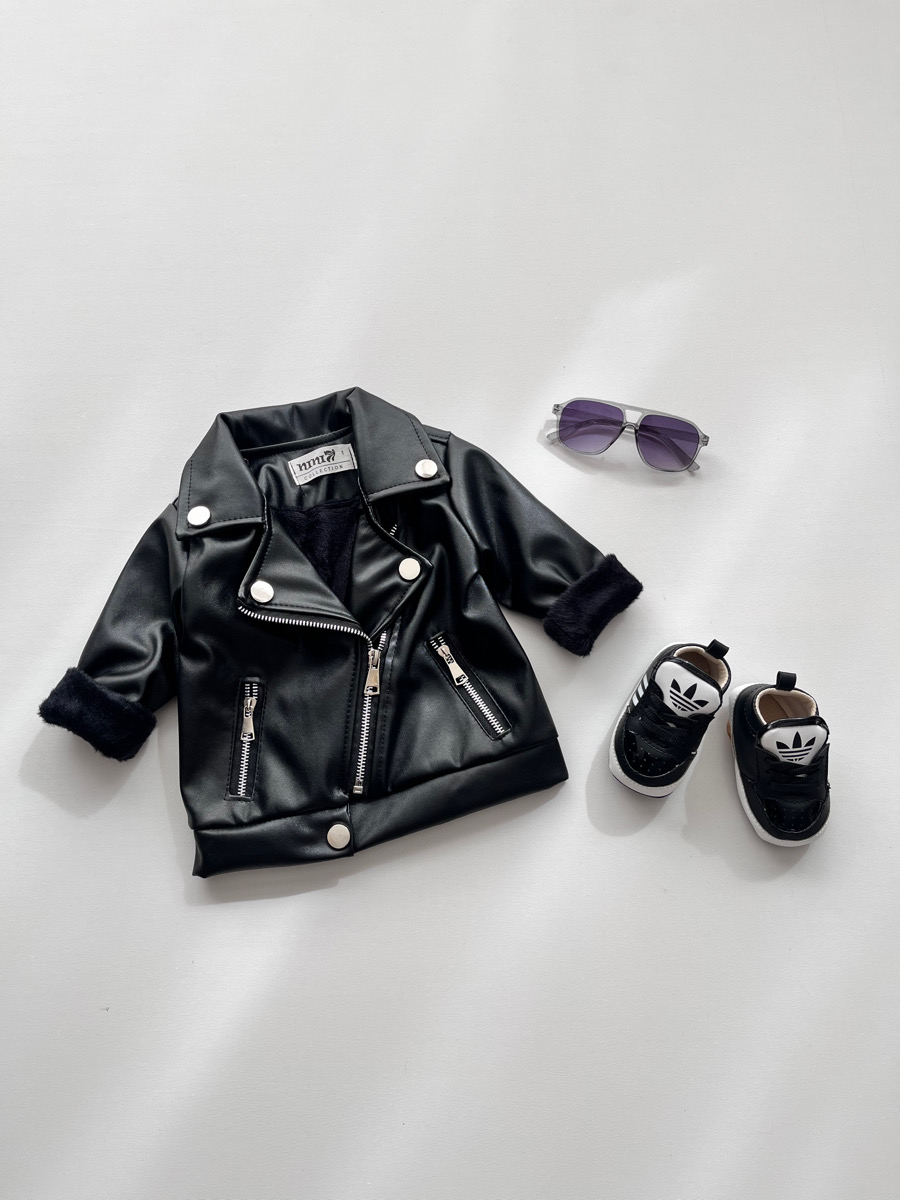 کت چرم سیاه ۲۰۰۲۲