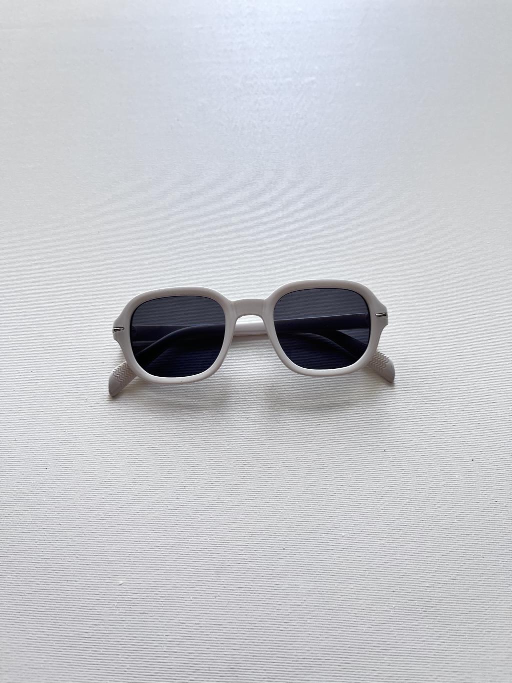 عینک بیضی سفید ۶۰۲۳