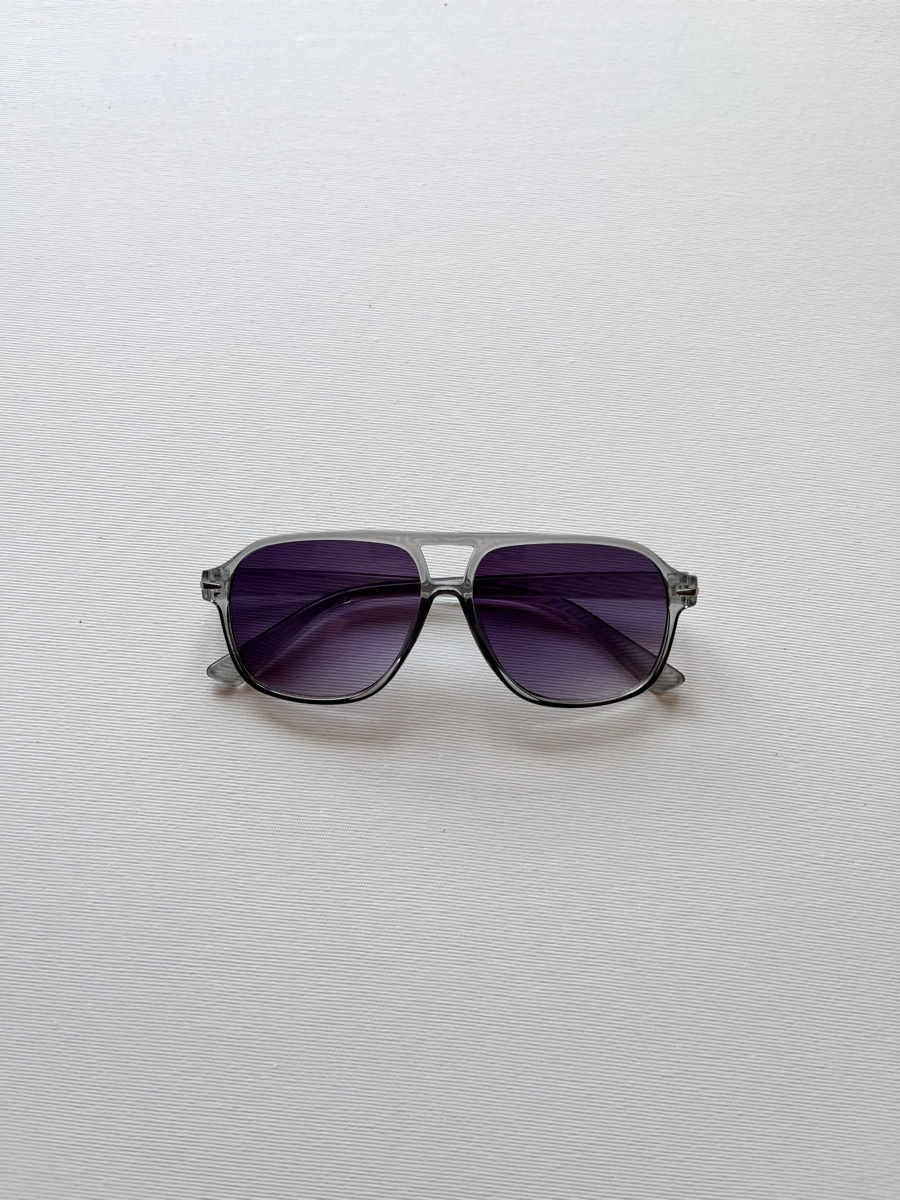 عینک دودی ‌پرادا بیضی ۶۰۴۰