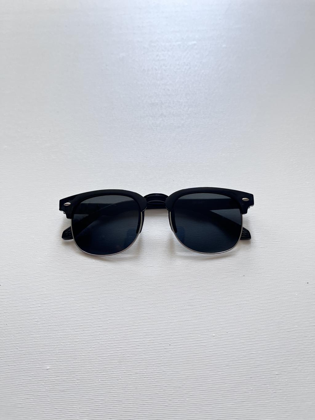 عینک سیاه گرد پایین فلزی ۶۰۱۳